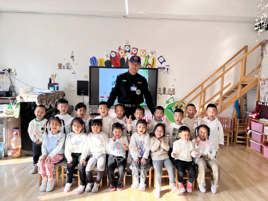 民警送教进学堂 讲好安全教育课